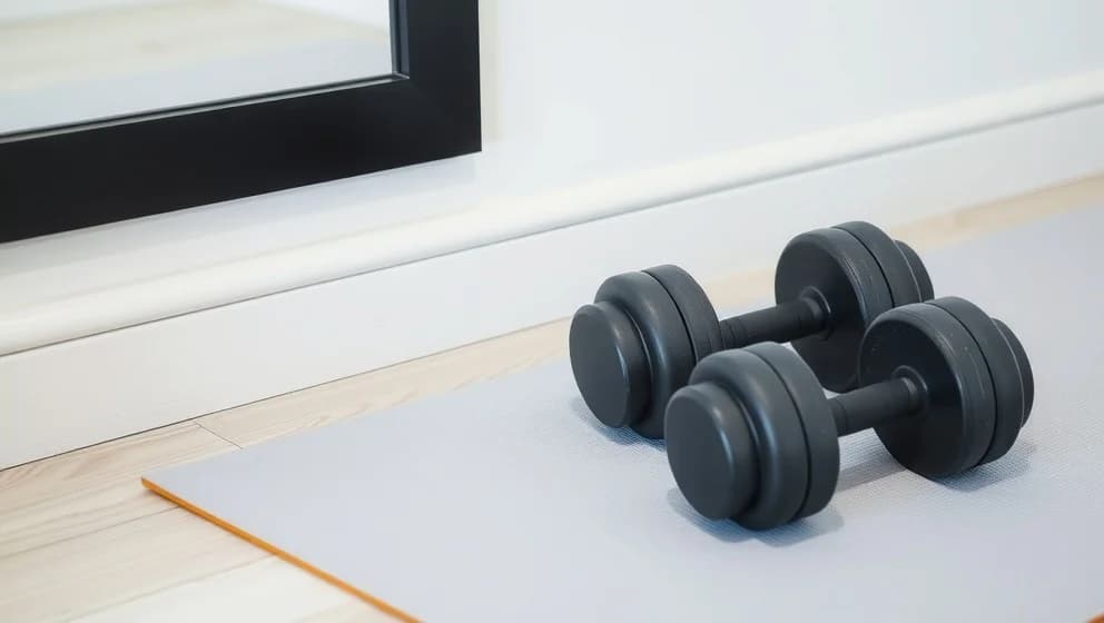 Sidolyft med hantlar för starkare muskler